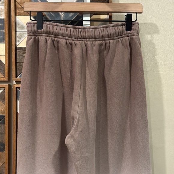 ALO Yoga Ombre Sweatpants - Picture 4 of 9